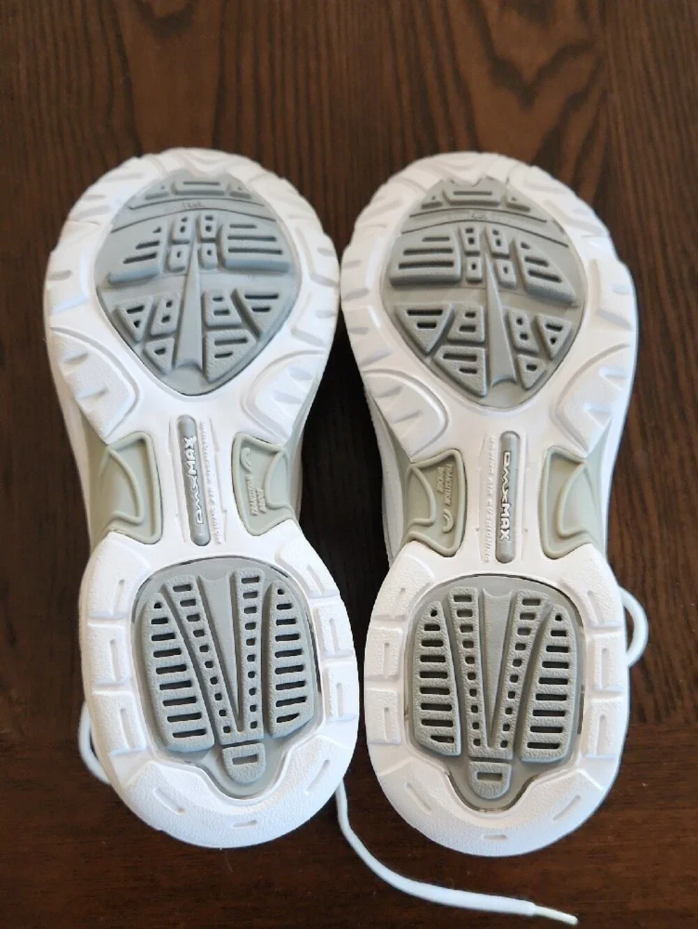 Reebok clean white